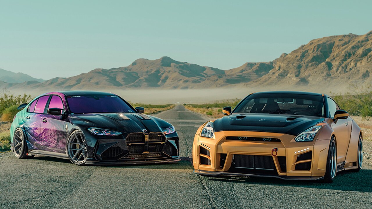 Two cars are parked on a road in a mountainous, dry rocky landscape. Both vehicles are wrapped with high-quality PVC-free graphic films from ORAFOL. The one on the left shimmers in shades of blue and purple, the one on the right in a golden orange.  | © Source: @orafolamericas
