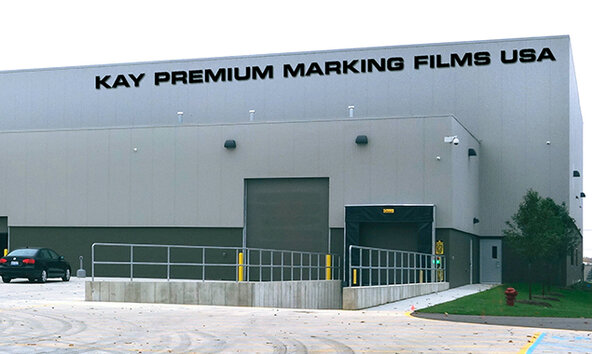 Großaufnahme der Kay Premium Marking Films USA im US-Bundesstaat Michigan. Das Unternehmen gehört seit 2019 zur ORAFOL Europe GmbH und ist spezialisiert auf grafische Produkte für die Autoindustrie.