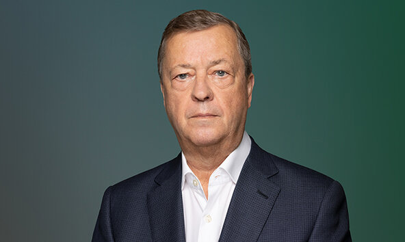 Dr. Holger Loclair ist Chairman & Chief Executive Officer im Vorstand der ORAFOL Group Europe.