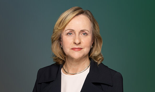 Simone Alm ist Senior Vice President Finance & Accounting im Vorstand der ORAFOL Group Europe.